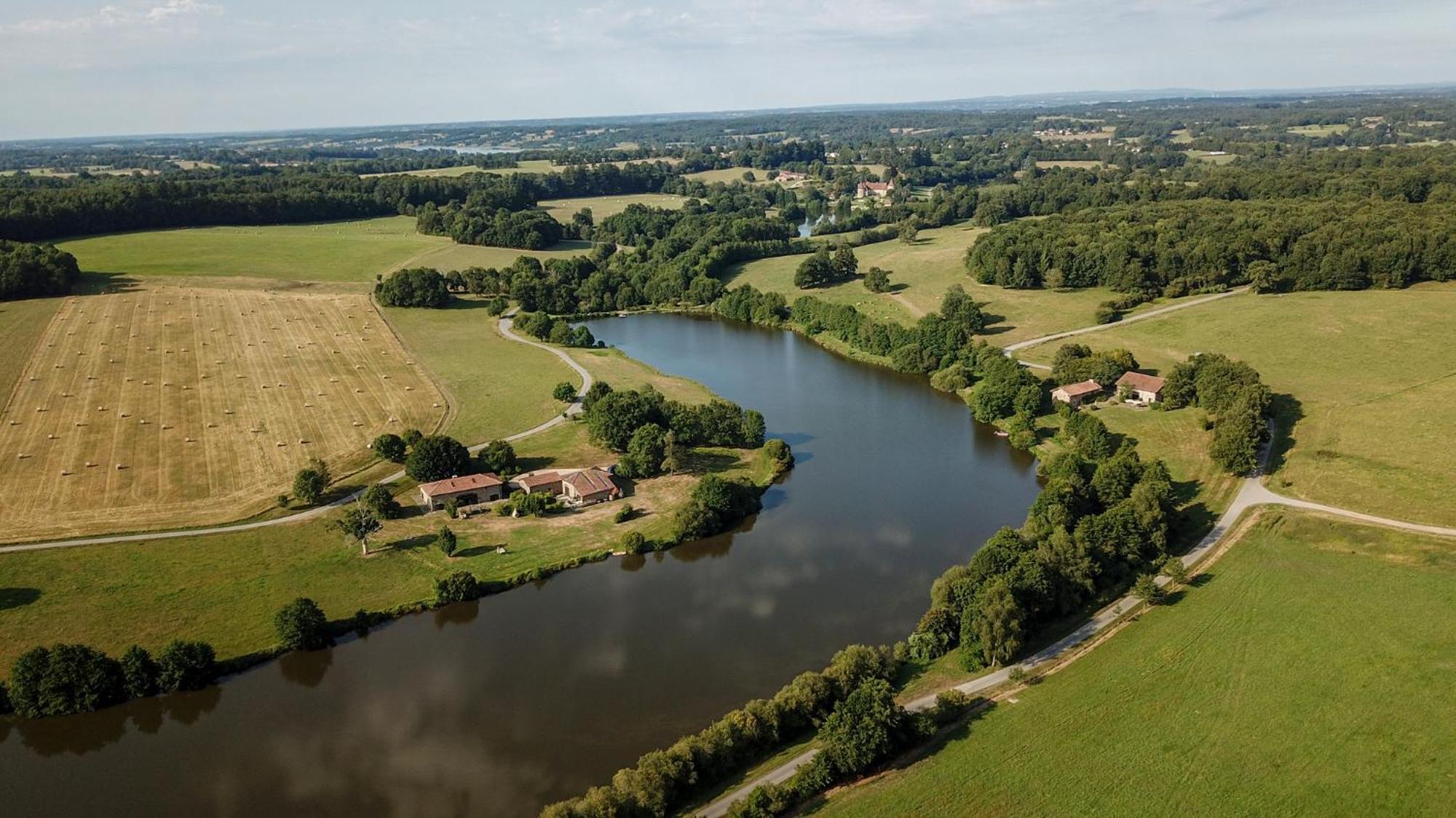 Hotel Domaine Des Etangs, Auberge Resorts Collection Massignac Eksteriør billede